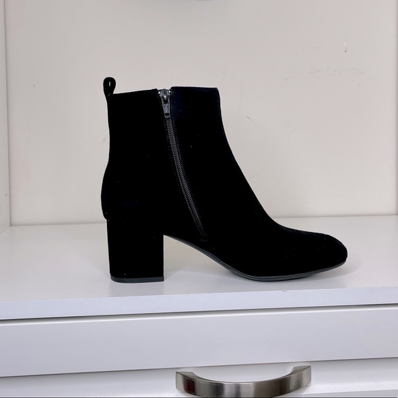 Gianni Bini Jaydennn Suede Block Heel 